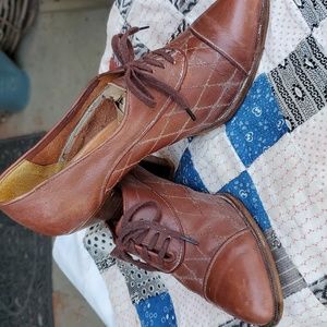 Leather retro granny shoes